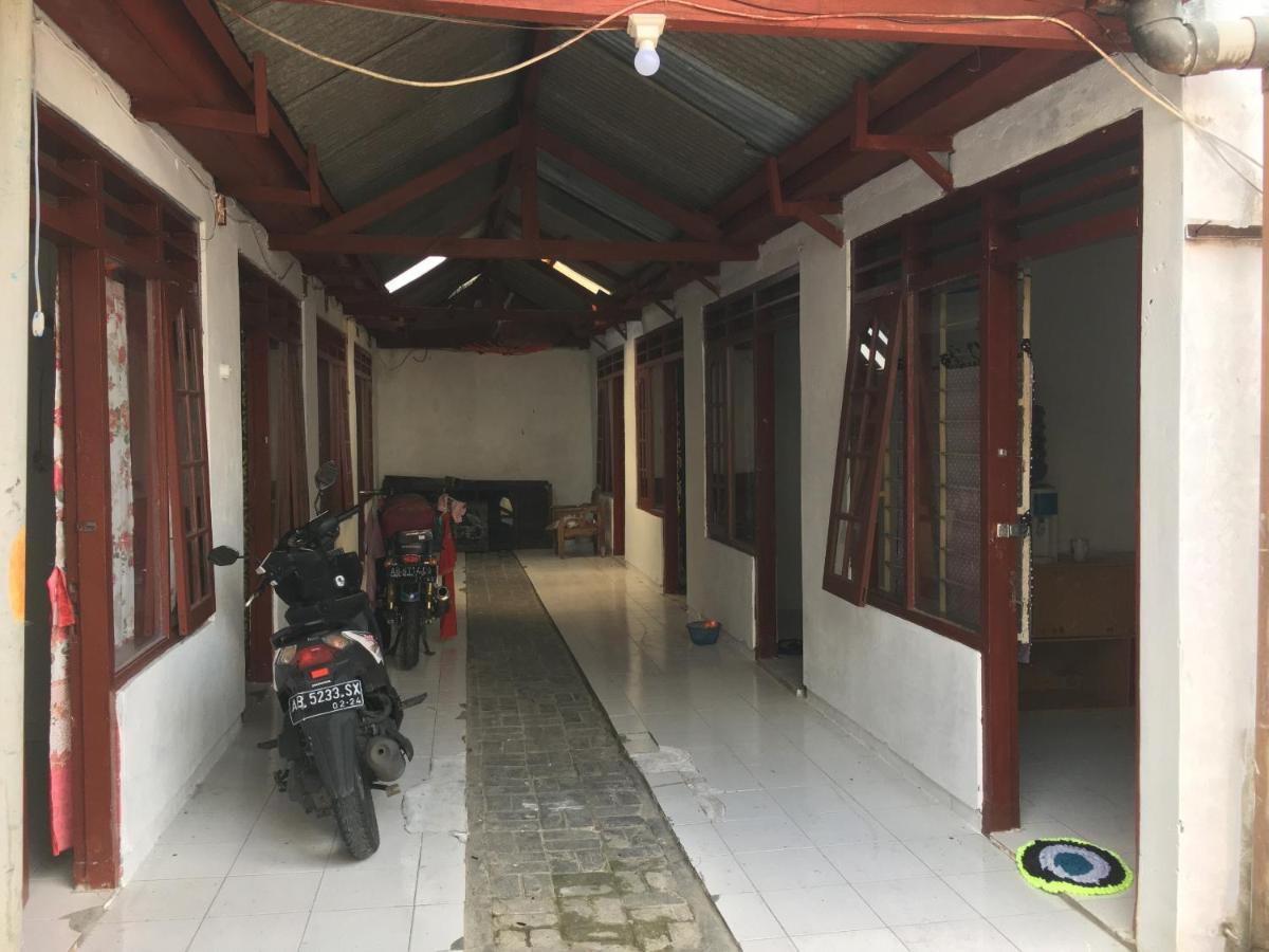 Tambak Bayan Guesthouse Kejayan Экстерьер фото